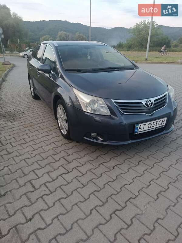 Универсал Toyota Avensis 2010 в Хырове