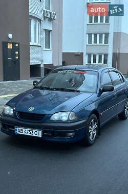Седан Toyota Avensis 1998 в Виннице
