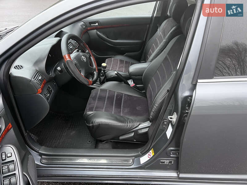 Універсал Toyota Avensis 2006 в Бучі