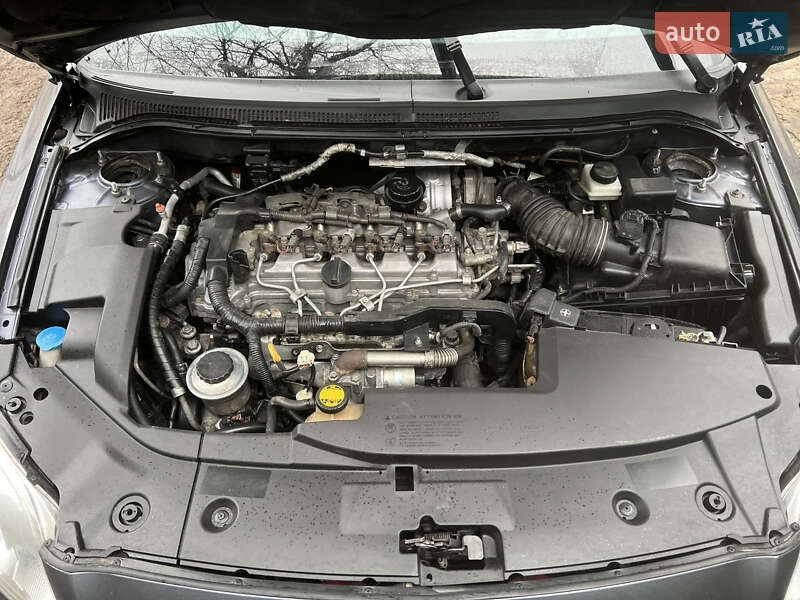 Універсал Toyota Avensis 2006 в Бучі