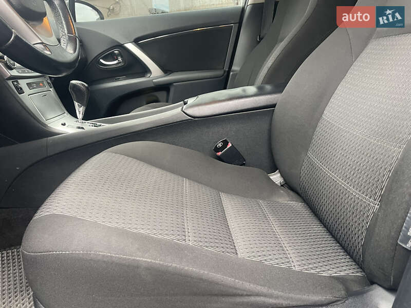 Седан Toyota Avensis 2013 в Бахмаче