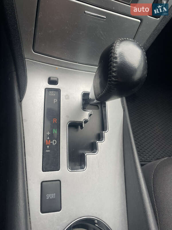 Седан Toyota Avensis 2013 в Бахмаче