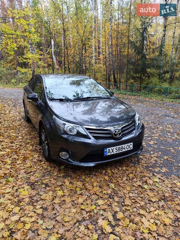 Toyota Avensis 2012