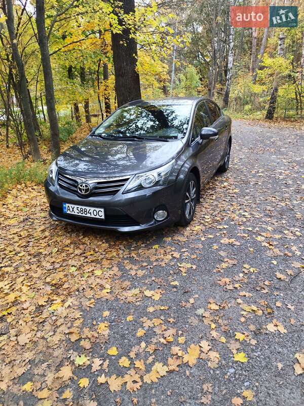 Седан Toyota Avensis 2012 в Харькове
