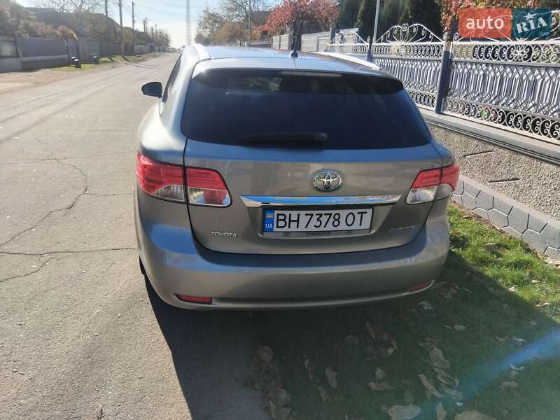 Универсал Toyota Avensis 2013 в Измаиле