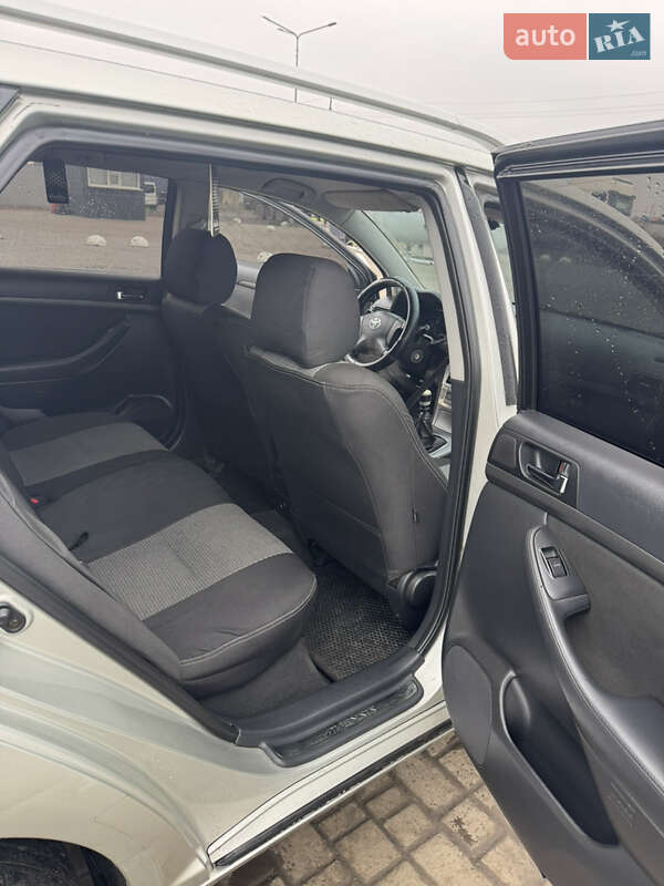 Универсал Toyota Avensis 2005 в Нерубайском