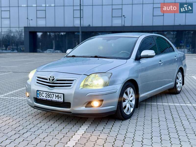 Седан Toyota Avensis 2008 в Львові