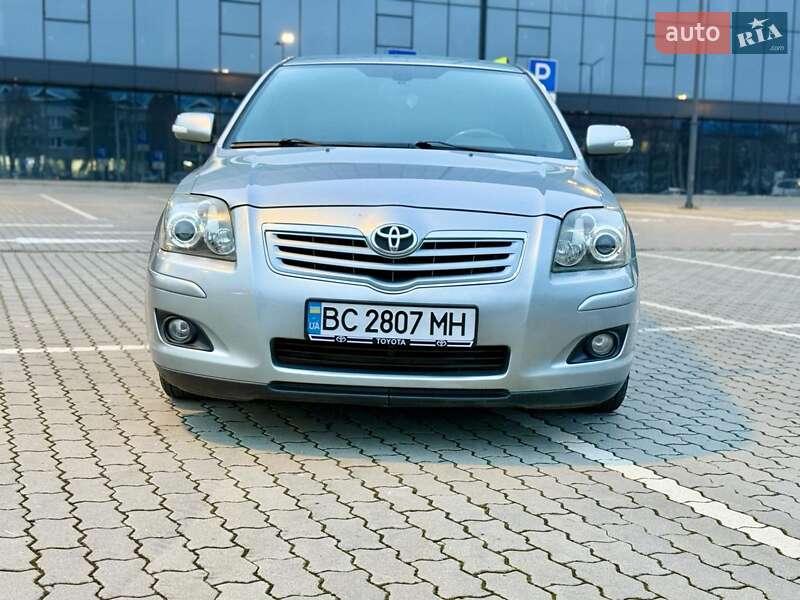 Седан Toyota Avensis 2008 в Львові