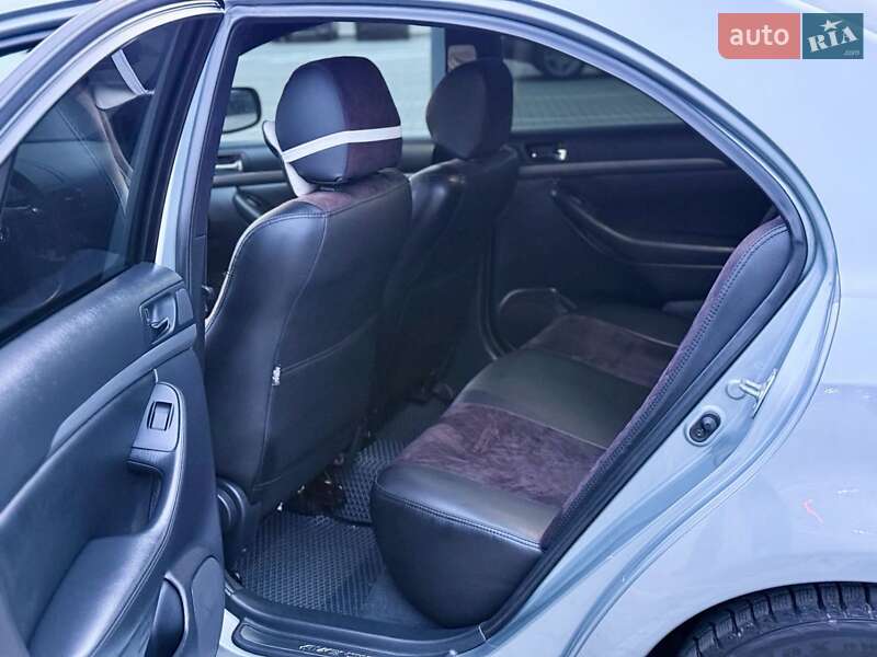 Седан Toyota Avensis 2008 в Львові