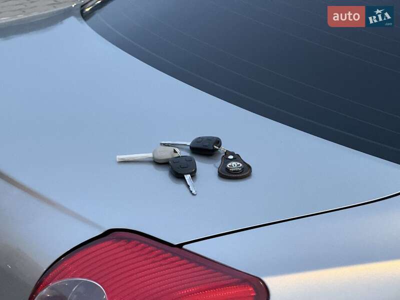 Седан Toyota Avensis 2008 в Львові