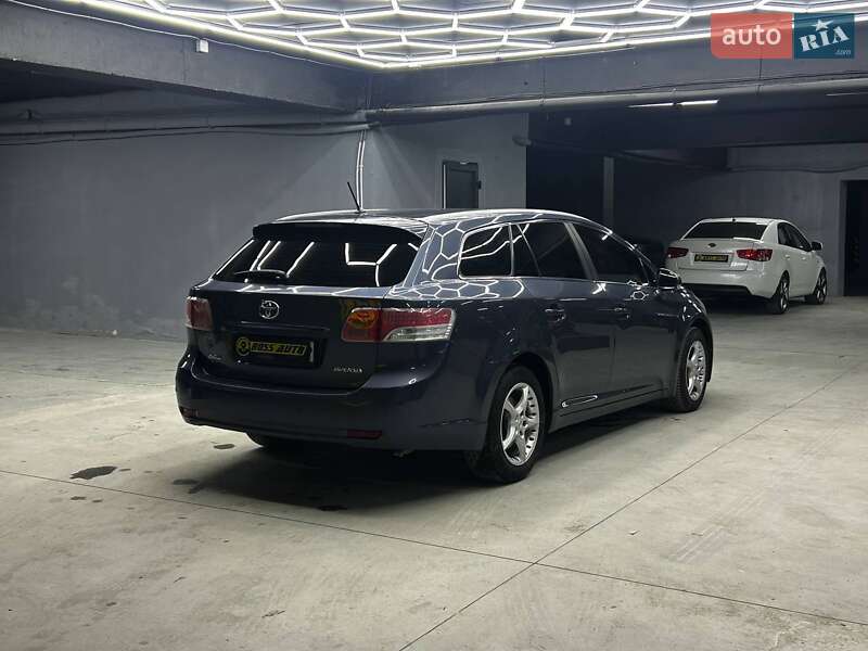 Универсал Toyota Avensis 2008 в Черновцах