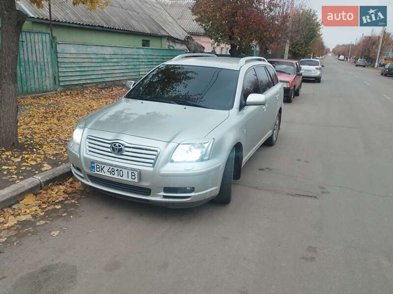 Универсал Toyota Avensis 2005 в Покровском
