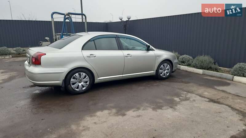 Седан Toyota Avensis 2003 в Виннице