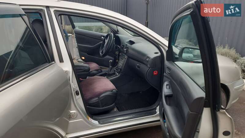 Седан Toyota Avensis 2003 в Виннице
