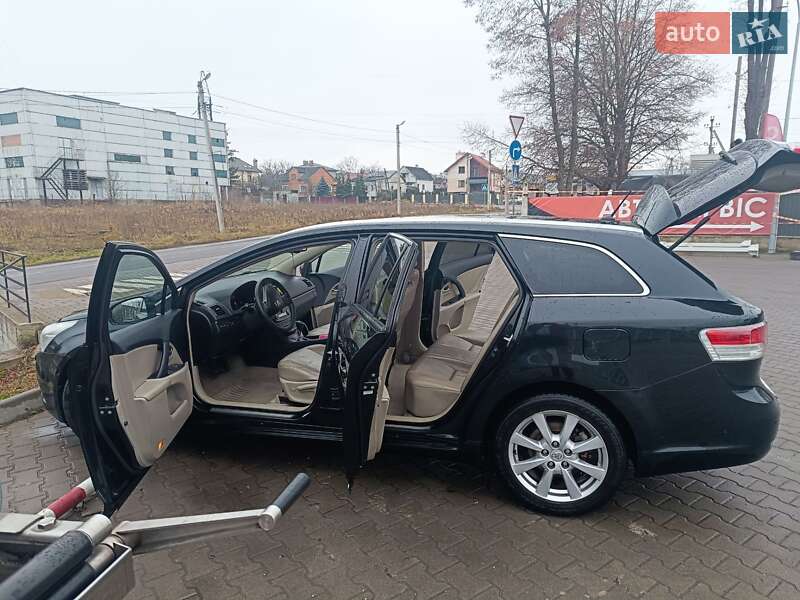 Універсал Toyota Avensis 2011 в Львові