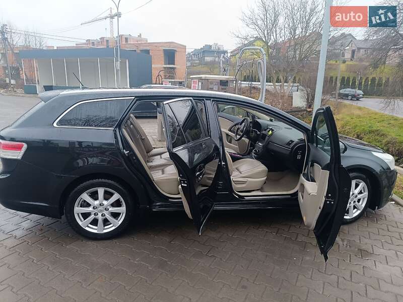 Універсал Toyota Avensis 2011 в Львові