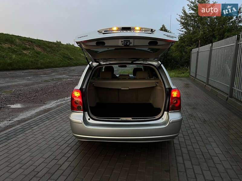 Универсал Toyota Avensis 2006 в Рокитном