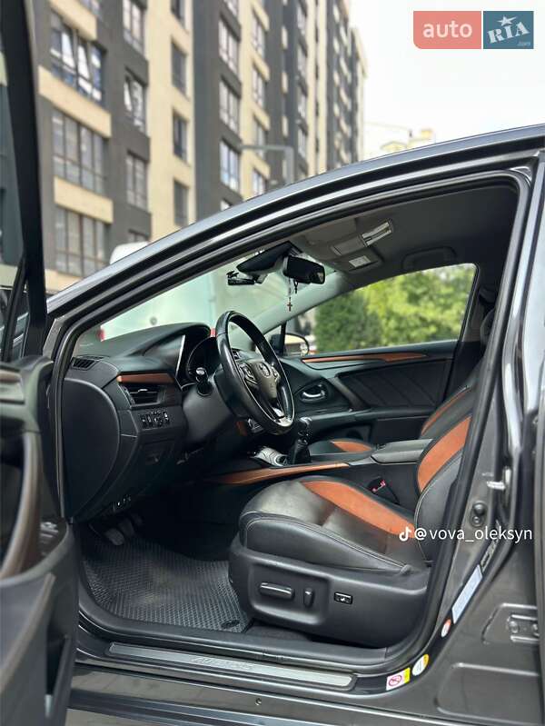 Универсал Toyota Avensis 2016 в Ивано-Франковске