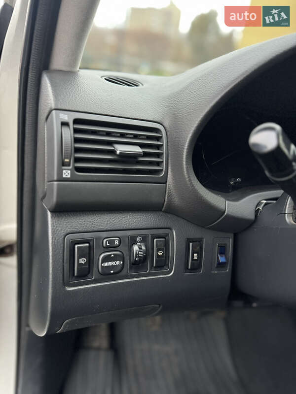 Универсал Toyota Avensis 2003 в Днепре