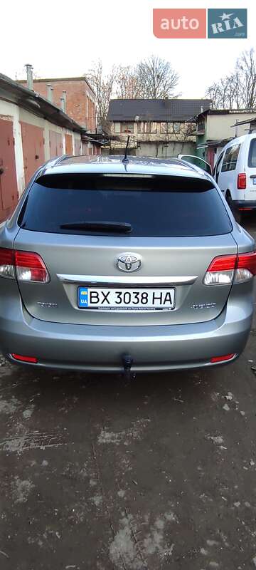 Універсал Toyota Avensis 2012 в Хмельницькому