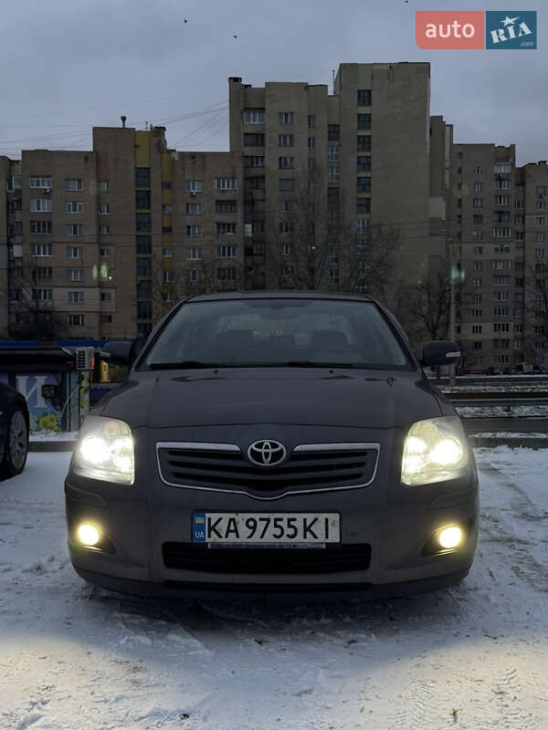 Седан Toyota Avensis 2007 в Софиевской Борщаговке