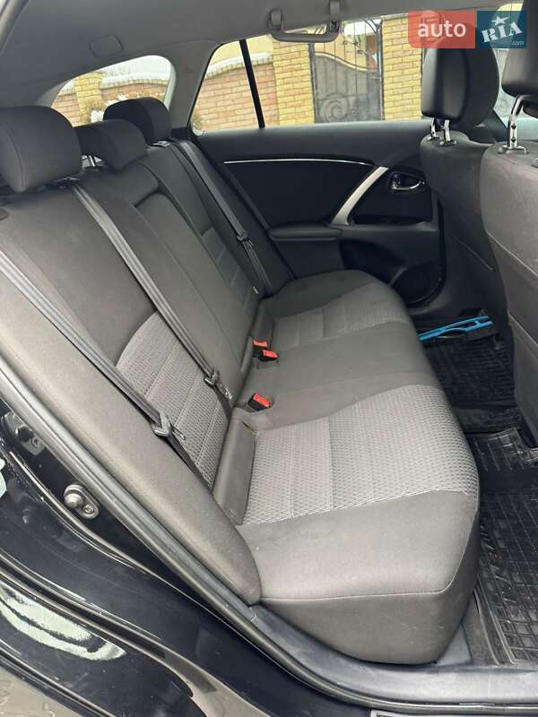 Универсал Toyota Avensis 2013 в Черновцах фото 18 Универсал Toyota Avensis 2013 в Черновцах