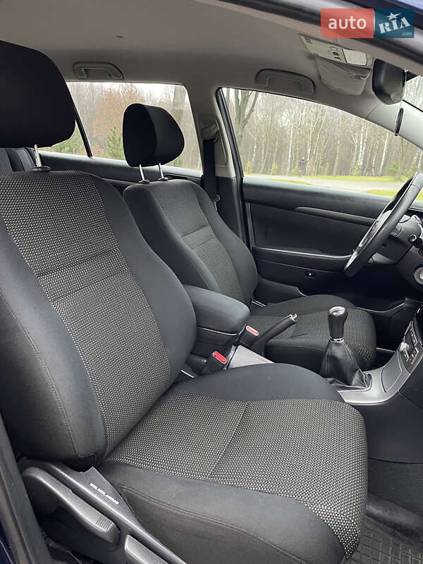 Универсал Toyota Avensis 2006 в Хмельницком