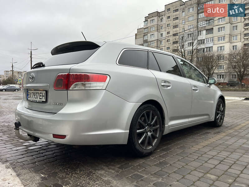 Универсал Toyota Avensis 2011 в Хмельницком