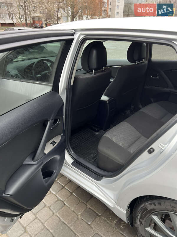 Универсал Toyota Avensis 2011 в Хмельницком