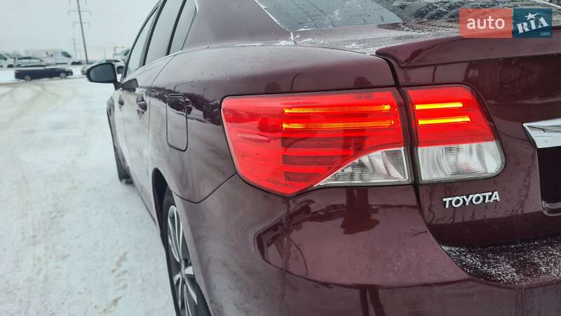 Седан Toyota Avensis 2012 в Львове