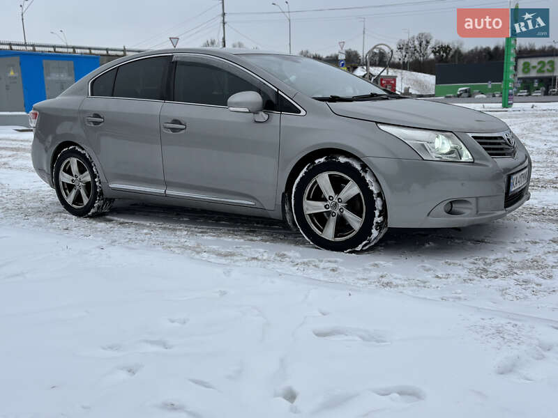 Седан Toyota Avensis 2011 в Киеве