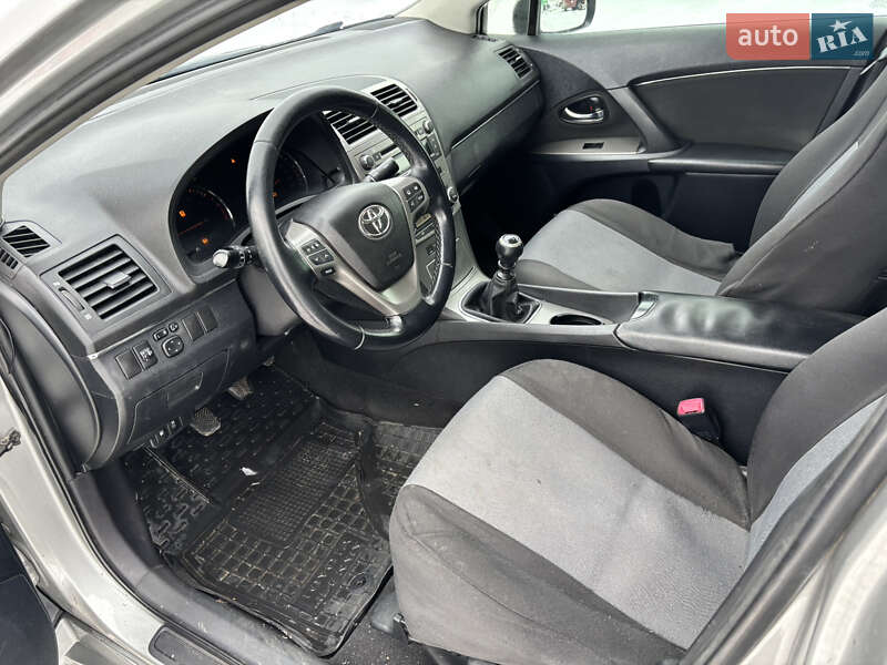 Седан Toyota Avensis 2011 в Киеве