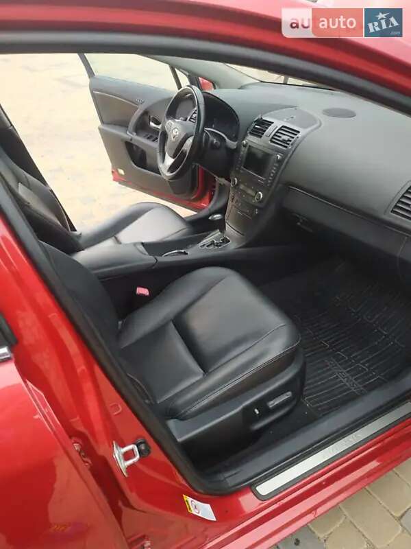 Универсал Toyota Avensis 2009 в Волочиске