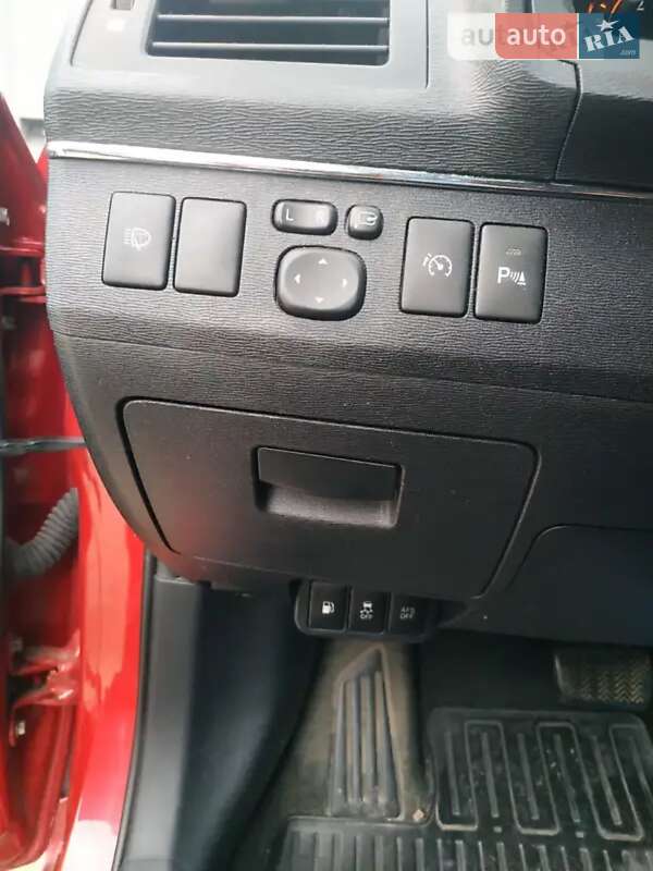 Универсал Toyota Avensis 2009 в Волочиске