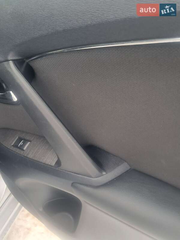 Седан Toyota Avensis 2009 в Тернополе