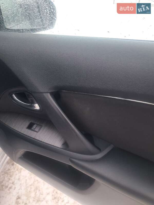 Седан Toyota Avensis 2009 в Тернополе