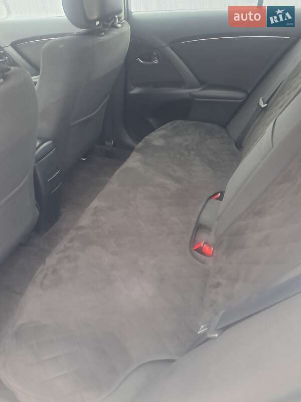 Седан Toyota Avensis 2009 в Тернополе