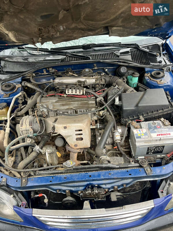 Седан Toyota Avensis 1998 в Одессе