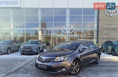 Седан Toyota Avensis 2013 в Киеве