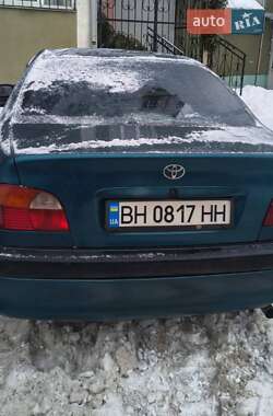 Седан Toyota Avensis 1998 в Ивано-Франковске
