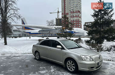 Седан Toyota Avensis 2004 в Києві