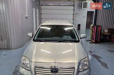 Седан Toyota Avensis 2005 в Киеве