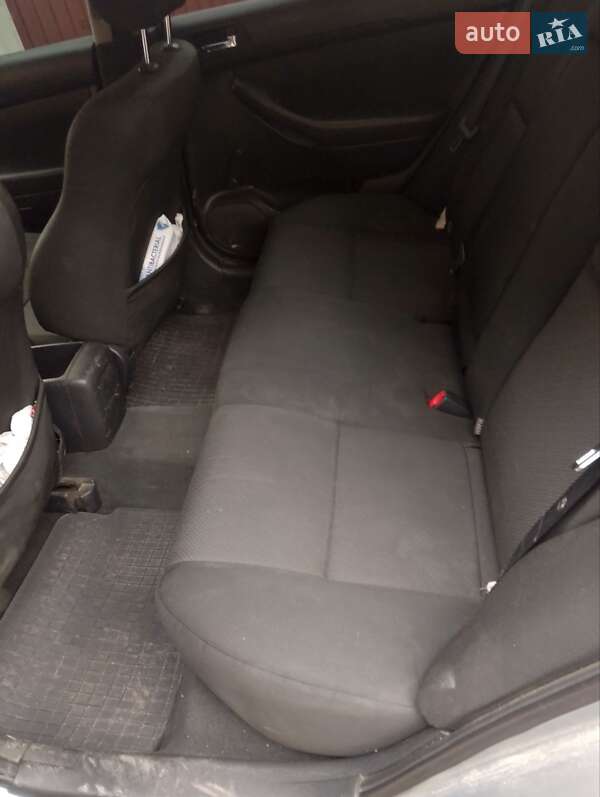 Седан Toyota Avensis 2008 в Львове