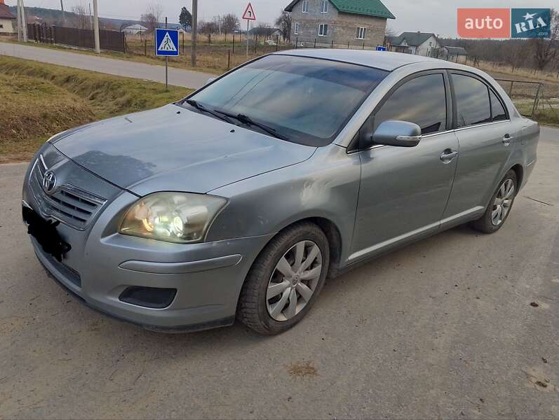 Седан Toyota Avensis 2008 в Львове