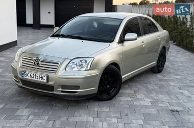 Ліфтбек Toyota Avensis 2003 в Рівному