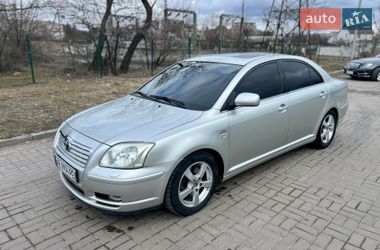 Седан Toyota Avensis 2005 в Новомосковске