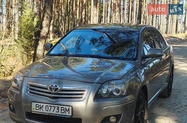 Седан Toyota Avensis 2006 в Вараше