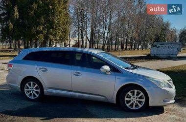 Універсал Toyota Avensis 2010 в Путивлі