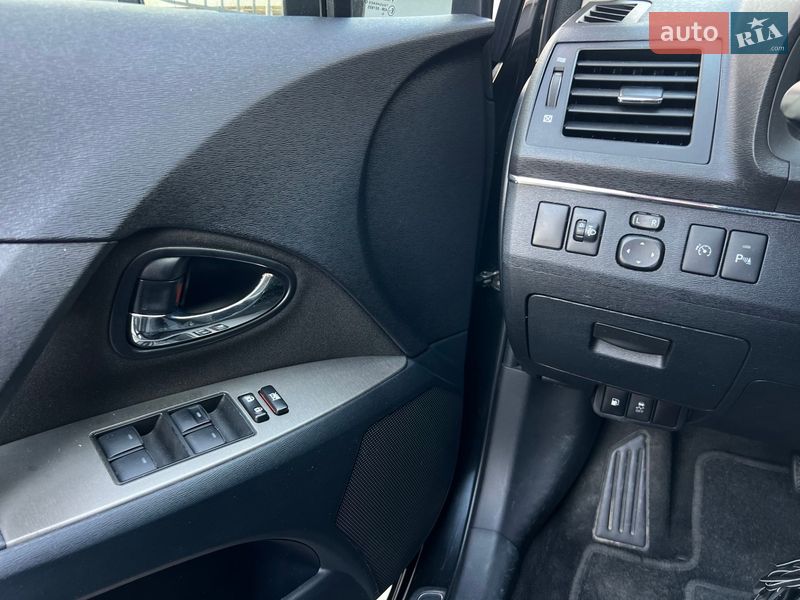 Универсал Toyota Avensis 2011 в Луцке