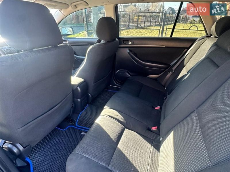 Универсал Toyota Avensis 2003 в Любешове